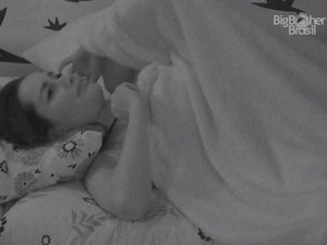 BBB21. Isolada, Juliette deixa festa e chora no quarto: “Estou com medo”