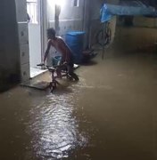Após chuvas, enchente invade casas e rodovia AL-105 no município de São Luís do Quitunde