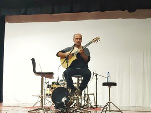 Guitarrista Nelson Faria realiza workshop em Arapiraca em evento da Amear