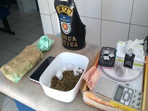 Jovem de 21 anos é presa por tráfico de drogas no Vergel do Lago
