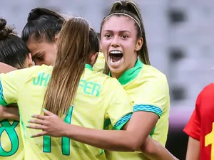 Brasil atropela campeã mundial Espanha e vai à final do futebol feminino