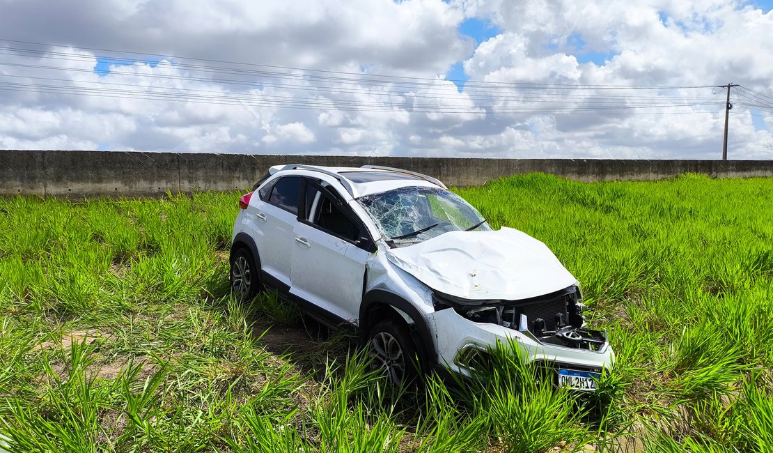 Cinco pessoas ficam feridas, incluindo uma criança, em acidente na BR-101 em Teotônio Vilela