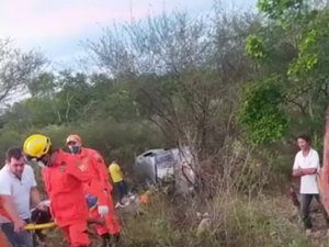 Acidente envolvendo dois carros deixa três feridos em Palmeira de fora neste domingo (24)