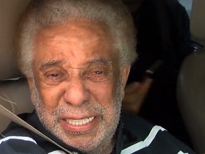 Após 60 dias internado, Agnaldo Timóteo recebe alta hospitalar