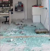 Galeria é alvo de vandalismo no bairro do Santo Eduardo, em Maceió