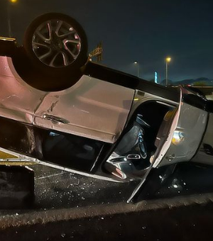 Carro de Paula Fernandes capota após veículo desgovernado bater na traseira