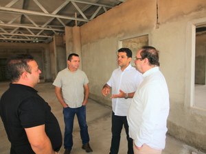 Prefeito Luciano Barbosa está construindo mais oito centros de educação infantil e seis escolas em Arapiraca