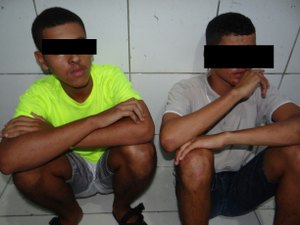 Adolescentes de 16 anos são detidos vendendo maconha na porta de escola estadual