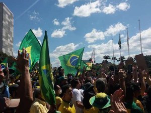 Profissionais do Estadão são agredidos com chutes, murros e empurrões por apoiadores de Bolsonaro