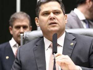 Alcolumbre mantém votação de quebra de sigilo de Lulinha por CPMI do INSS