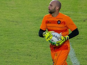 Com salários atrasados, goleiro Márcio Arantes pede para deixar o Moto Club