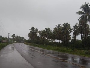 Colisão entre carro e cinquentinha deixa uma pessoa ferida em Japaratinga