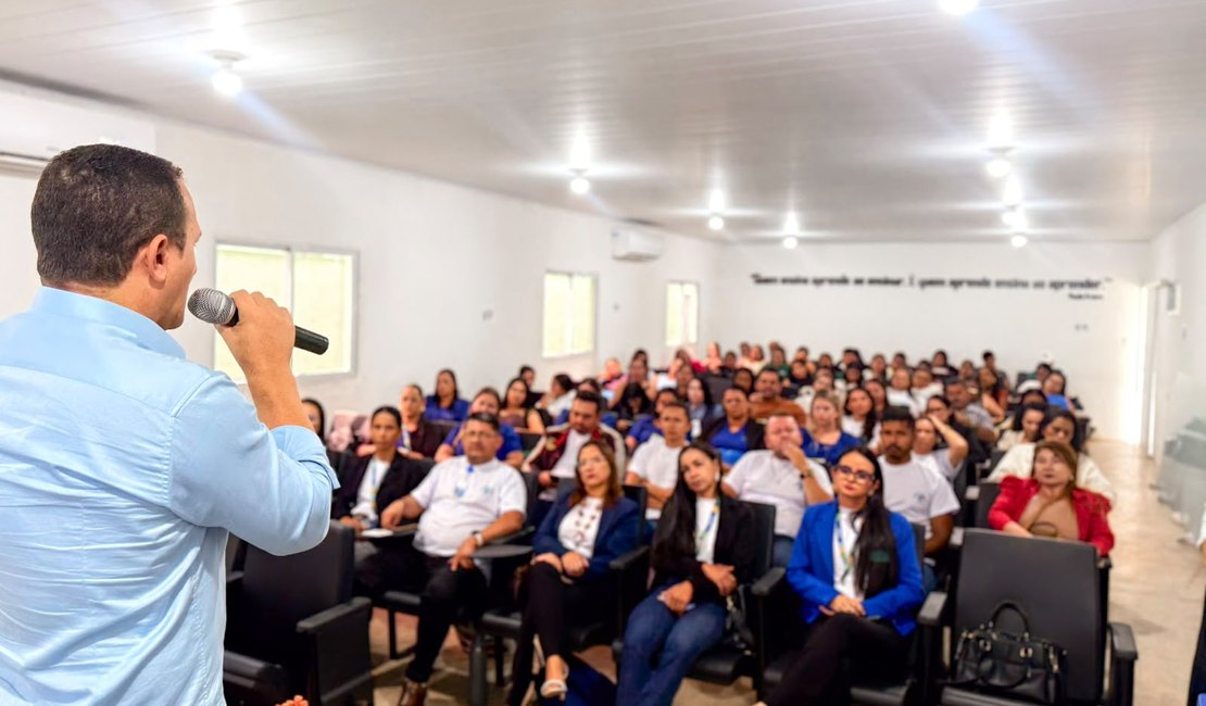 Limoeiro de Anadia apresenta Referencial Curricular em audiência pública