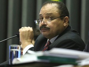 Maranhão demite secretário e anuncia que eleição na Câmara será no dia 14