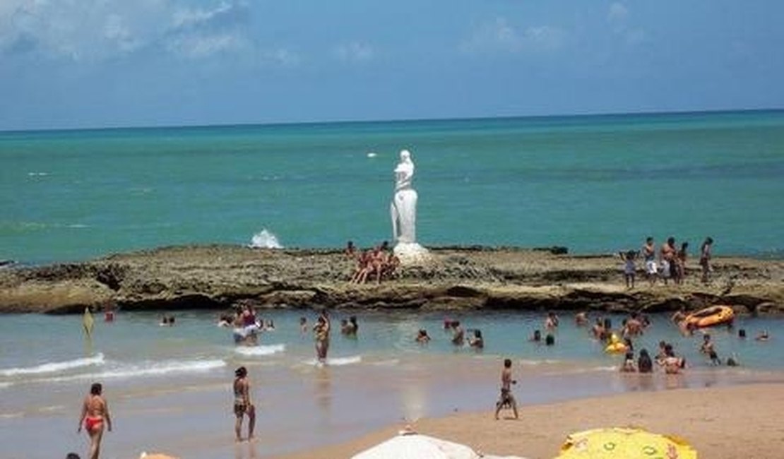 Pai tenta salvar filho na praia da Sereia, mas morre afogado