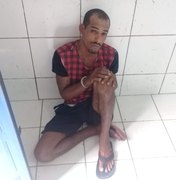 Homem é espancado por populares após roubar uma mulher na Ponta Verde