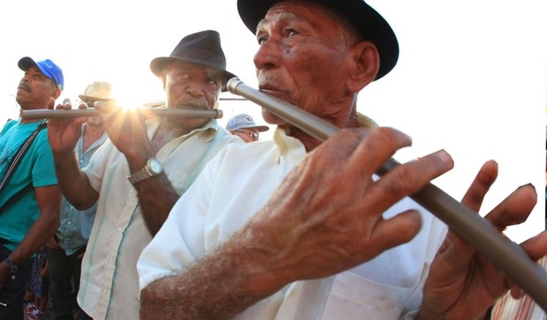 'Boa parte da classe artística está fora do cenário musical', afirma Asinha