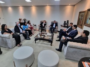 MPAL entrega PL que institui sistema de combate à tortura no estado ao Poder Executivo