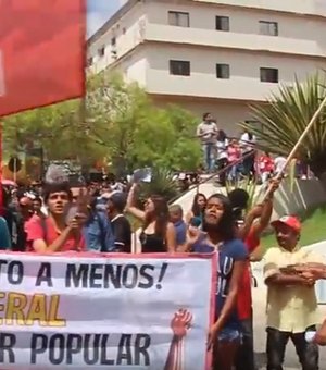 Manifestantes de 19 entidades participam da 'Greve Geral' pelas ruas de Arapiraca