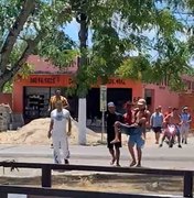 [Vídeo] Antes do clássico, torcedores do CSA e do CRB se enfrentam nas ruas de Maceió