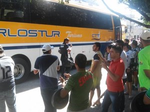 Com apoio da torcida, ASA embarca para Campinas