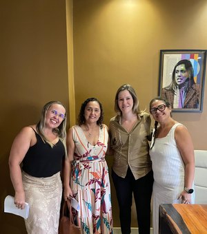 Cibele Moura reúne mães atípicas e presidente de instituto para discutir o Código de Defesa da Pessoa com Autismo