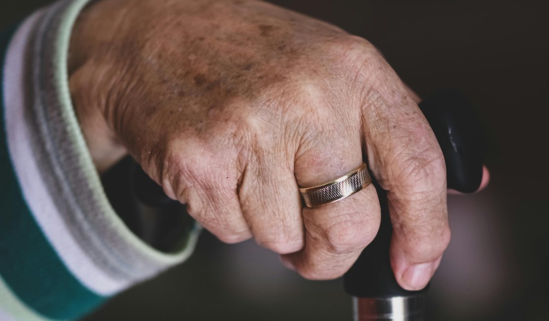 Filha é denunciada por abandonar de pai idoso no município de Maragogi