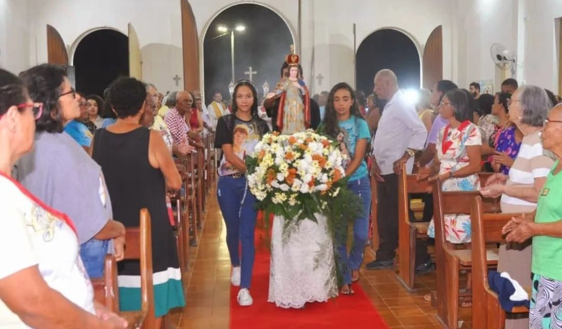 Católicos celebram festa da padroeira de Porto de Pedras