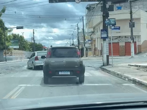 [Vídeo] Buracos e lama atrapalham tráfego próximo ao Terminal de Ônibus no Centro de Arapiraca