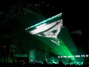 A igreja que atraiu Justin Bieber e outros astros usando shows de rock e Instagram