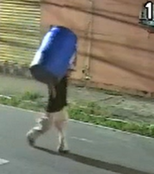 [Vídeo] Homem é flagrado furtando tonel de água durante a madrugada no bairro Farol