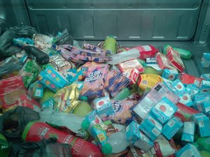 Vigilância Sanitária apreende 300 kg de alimentos estragados no bairro Levada