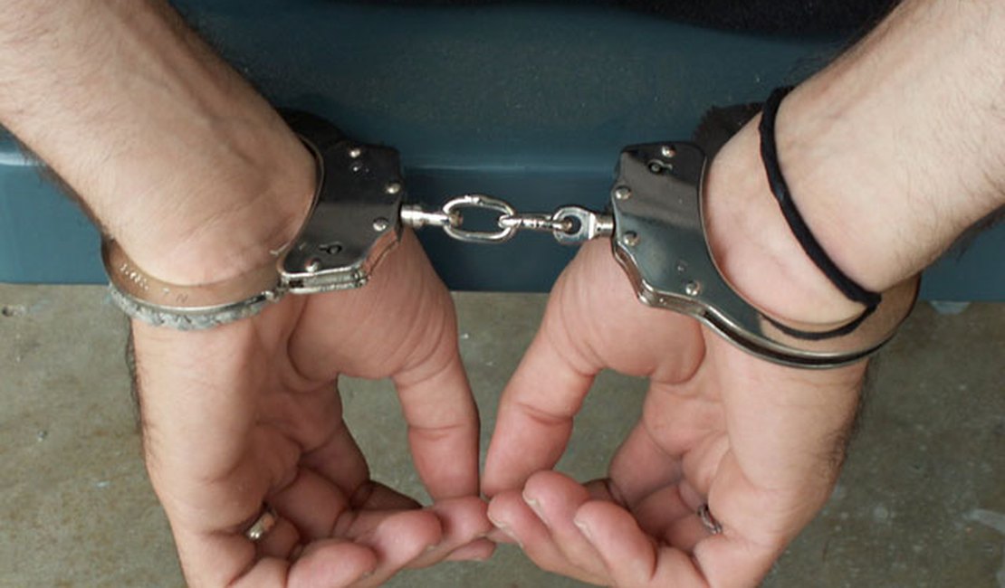 Jovem é preso acusado de tráfico de drogas em Arapiraca