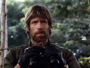 Chuck Norris sobrevive a dois ataques cardíacos seguidos