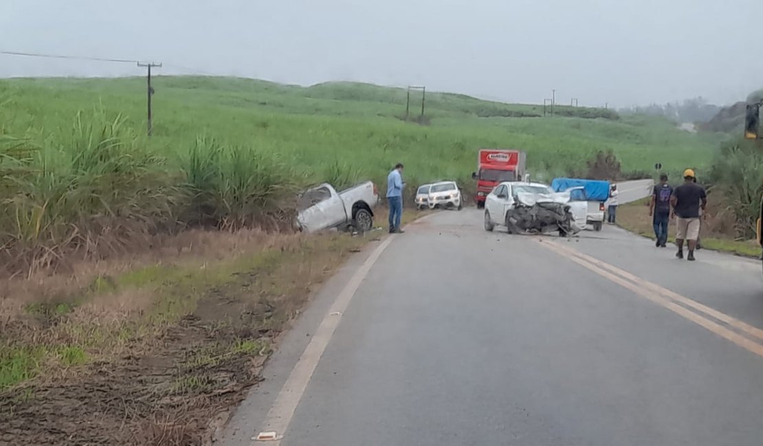 Colisão entre veículos deixa ferido na BR-416, próximo a Ibateguara