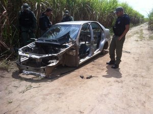 Durante voo, Grupamento Aéreo localiza desmanche de carros em canavial