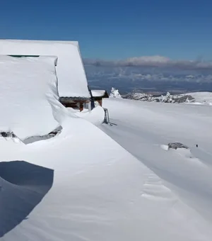 [Vídeo] Neve cobre Espanha e gera alertas com imagens encantadoras; veja