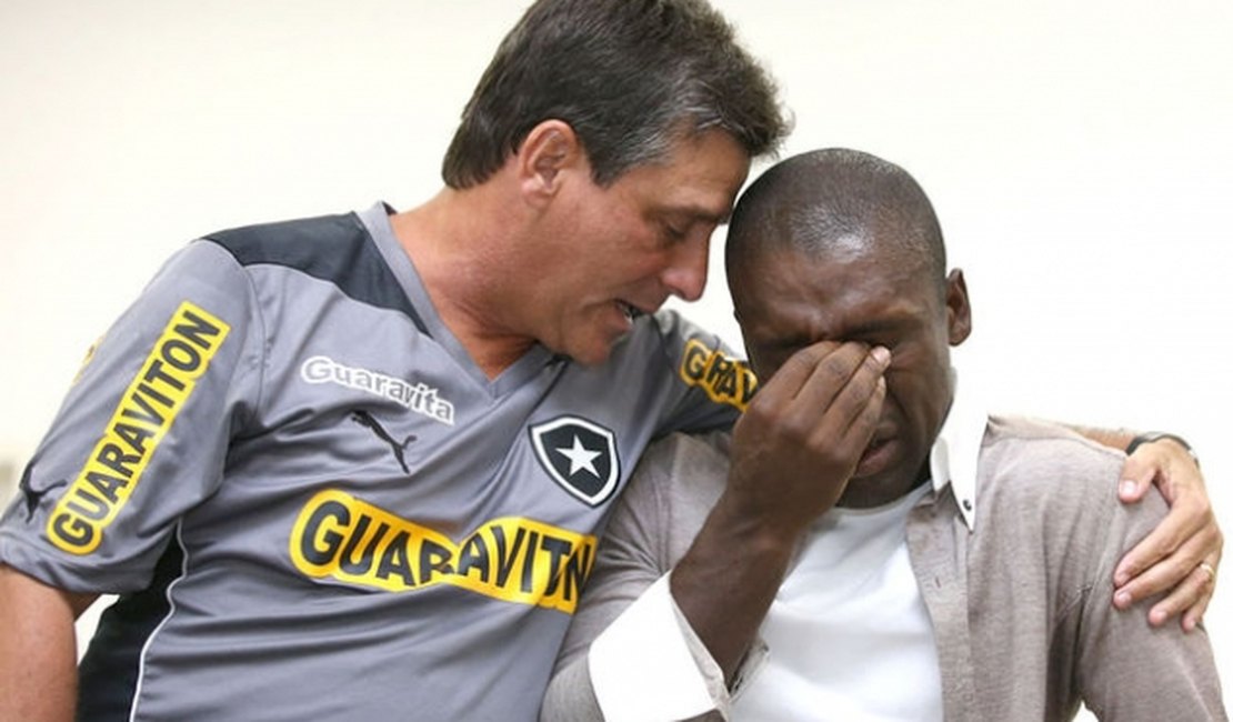 Emocionado, Seedorf se despede dos companheiros de Botafogo