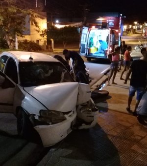 [Vídeo] Motorista perde controle do veículo e colide contra portão de loja  