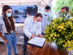 Luciano Barbosa autoriza construção de Praça da Bíblia no bairro Santa Esmeralda