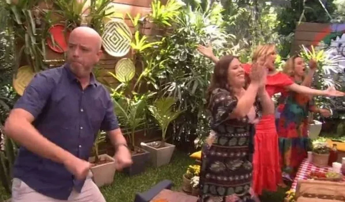 Alex Escobar dança Eguinha Pocotó para celebrar chegada ao Fantástico