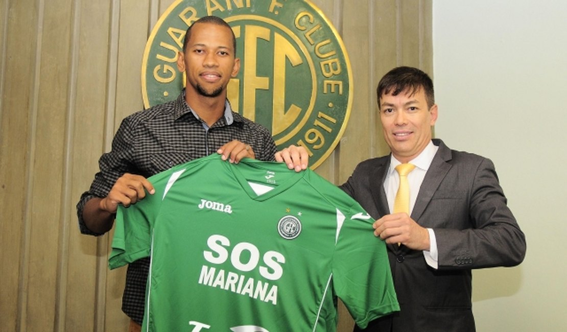 Lucas Bahia é oficializado e se apresenta ao Guarani-SP