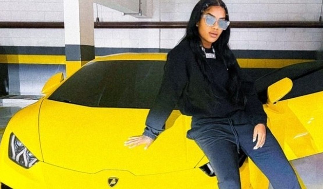 Ludmilla impressiona fãs ao posar com Lamborghini avaliado em cerca de R$ 3 milhões: 'Veloz e furiosa'