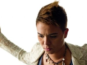 Com ajuda de antidepressivo, Maria Gadu para de fumar cigarro após 18 anos