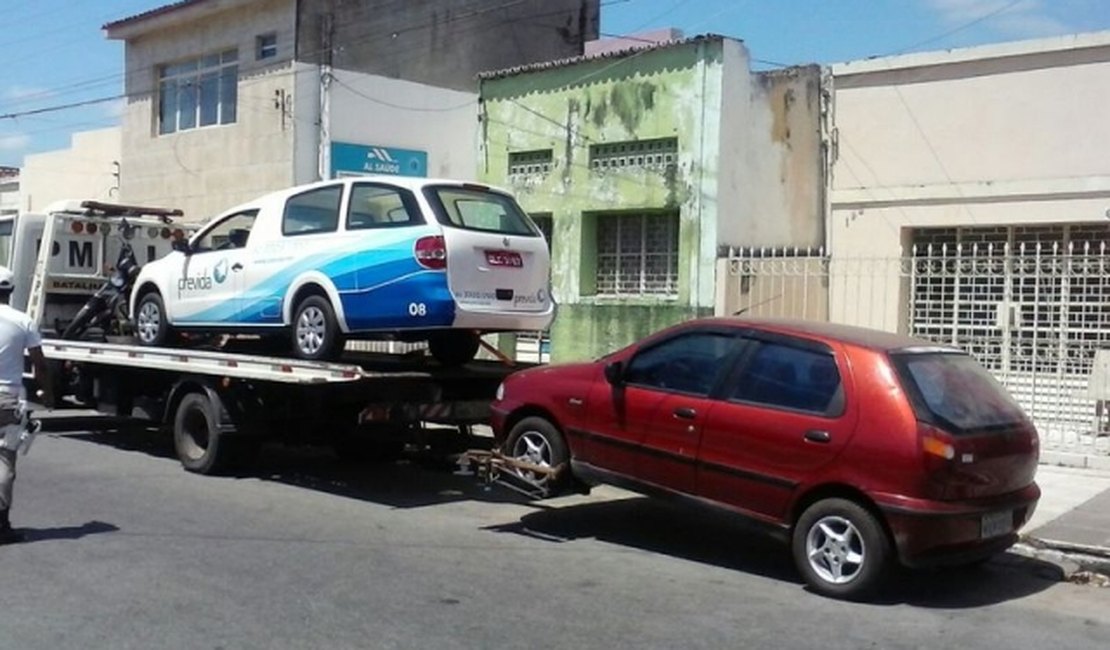 Bptran recolhe cinco veículos irregulares em Maceió