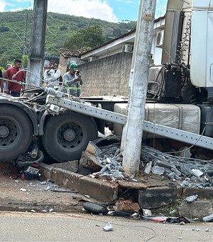 Motorista é conduzido ao CISP após acidente que matou servidora em Palmeira dos Índios
