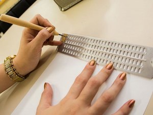Matrículas para os cursos de braile I e II abrem na próxima terça-feira (27)