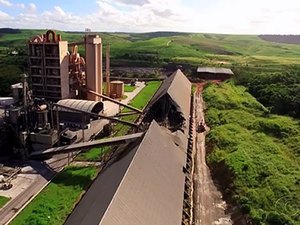 Governador reinaugura fábrica de cimento envolvida em acidente com vítima fatal