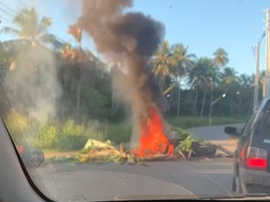 Trânsito parado: protesto em Porto de Pedras trava AL-101 Norte