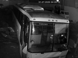 [Vídeo] Câmeras flagram homem roubando ferramentas de galpão em Arapiraca